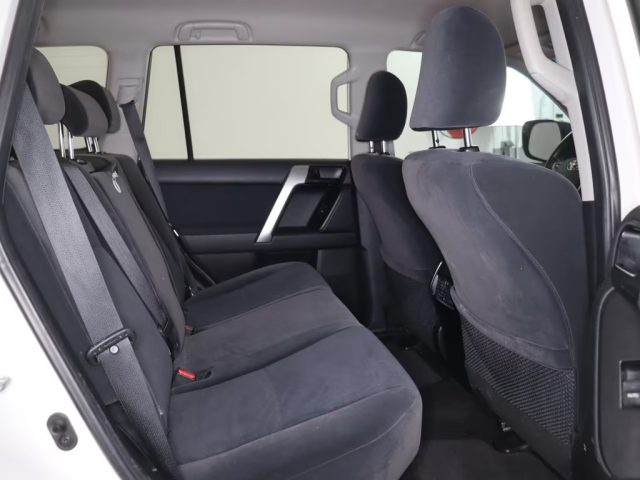 TOYOTA Land Cruiser usata, con Autoradio digitale