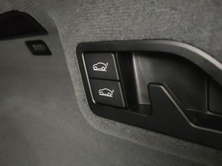 LOTUS Eletre usata, con Head-up display