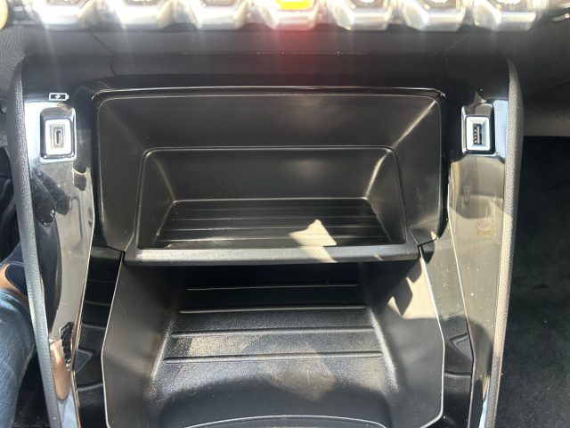 PEUGEOT 2008 usata, con Climatizzatore