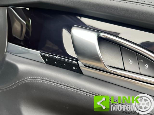 PORSCHE Panamera usata, con USB