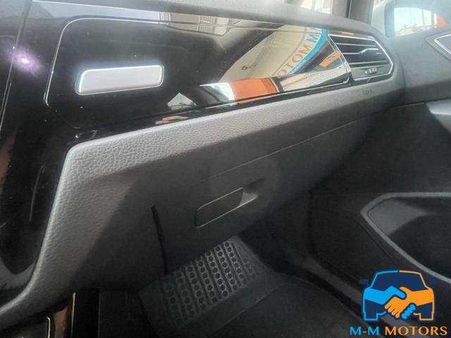 VOLKSWAGEN Touran usata, con Volante multifunzione