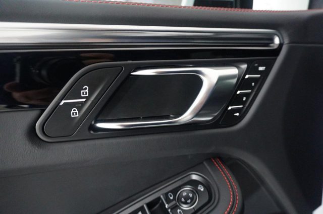 PORSCHE Macan usata, con Specchietti laterali elettrici