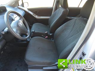 TOYOTA Yaris usata 16