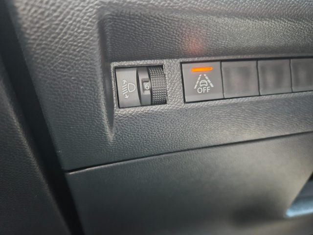 PEUGEOT 2008 usata, con Volante in pelle