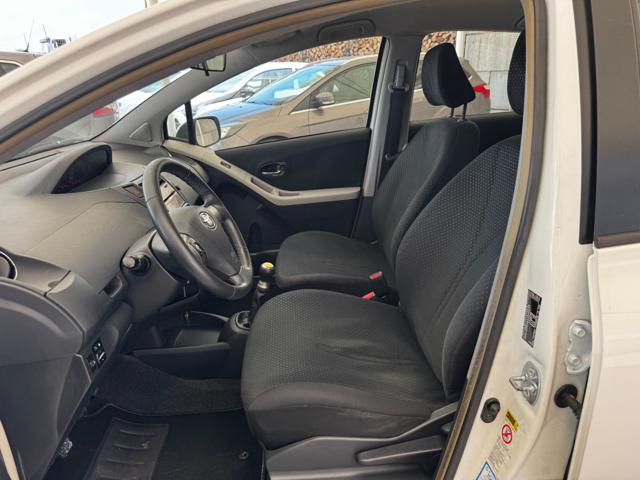 TOYOTA Yaris usata 13