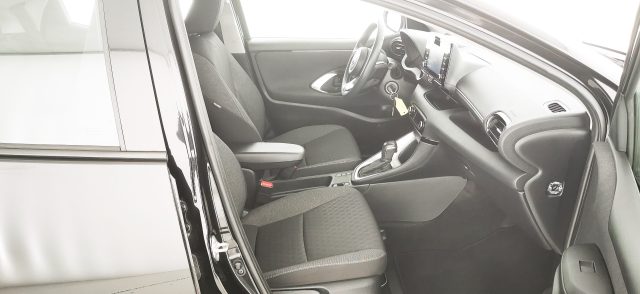 TOYOTA Yaris usata 44