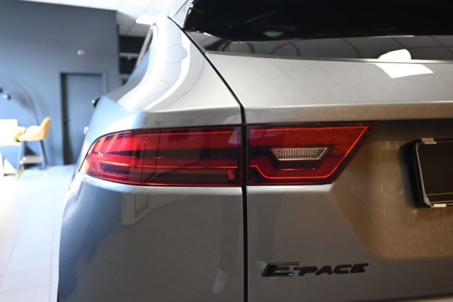 JAGUAR E-Pace usata 17