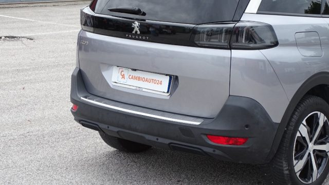 PEUGEOT 5008 usata, con Isofix