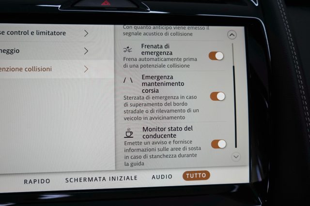 JAGUAR E-Pace usata 39