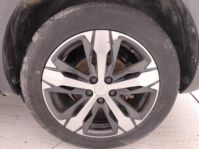 PEUGEOT 5008 usata, con Leve al volante
