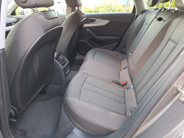 AUDI A4 usata, con Autoradio digitale