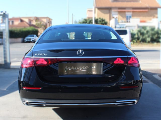 MERCEDES-BENZ E 220 usata, con Boardcomputer