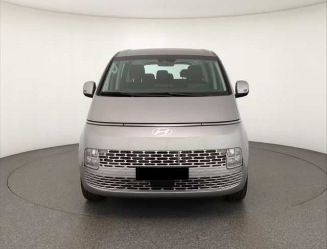 HYUNDAI Staria usata, con Airbag