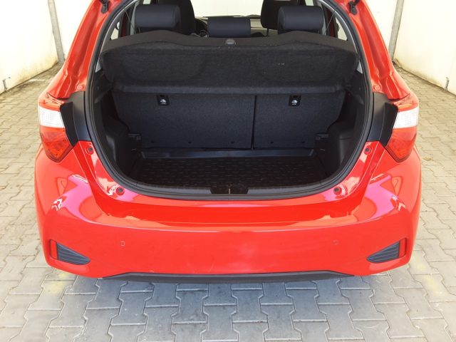 TOYOTA Yaris usata, con USB