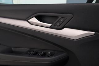 VOLKSWAGEN Golf usata, con Luci diurne