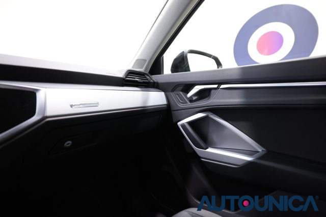 AUDI Q3 usata, con Sensori di parcheggio anteriori