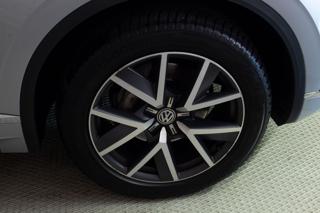 VOLKSWAGEN Touareg usata, con Servosterzo