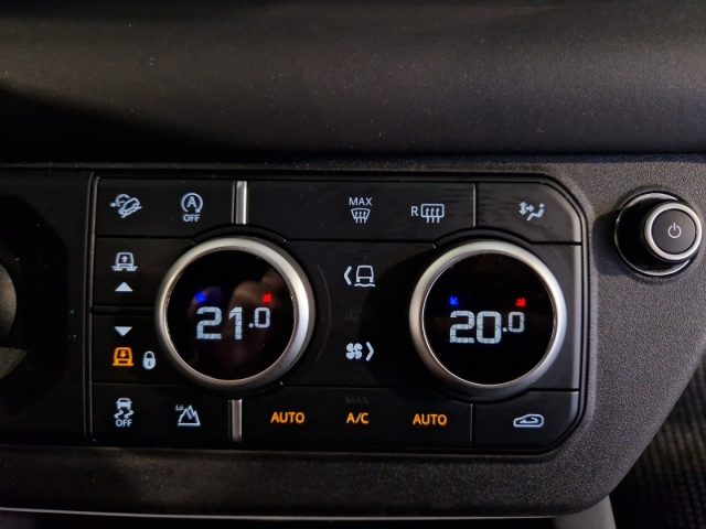 LAND ROVER Defender usata, con Park Distance Control