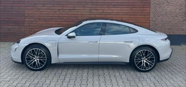 PORSCHE Taycan usata, con Boardcomputer