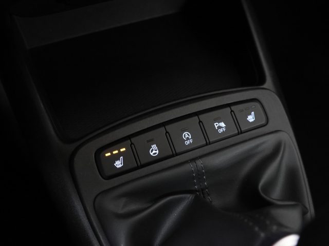 HYUNDAI i10 usata, con Volante in pelle