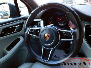 PORSCHE Macan usata, con MP3