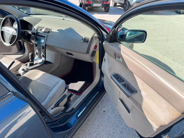 VOLVO V50 usata 18