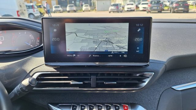 PEUGEOT 3008 usata, con Leve al volante