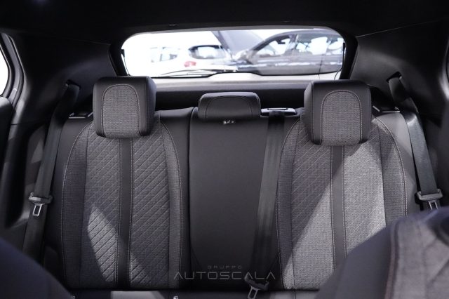 PEUGEOT 2008 usata, con Volante multifunzione