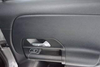 MERCEDES-BENZ GLA 180 usata 41