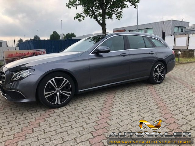 MERCEDES-BENZ E 200 usata, con Autoradio