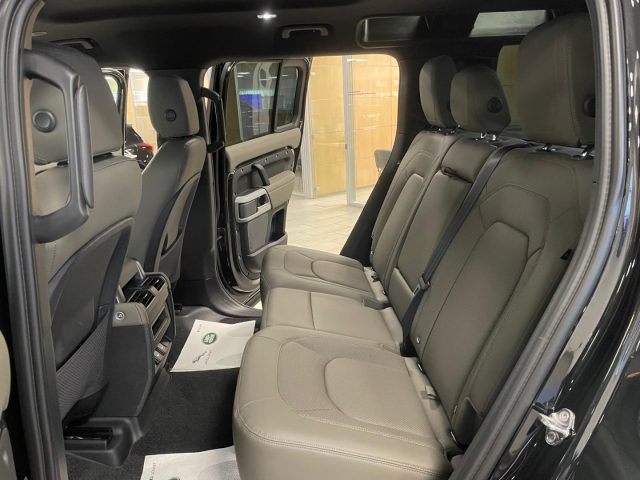 LAND ROVER Defender usata, con USB