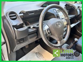 TOYOTA Yaris usata 22