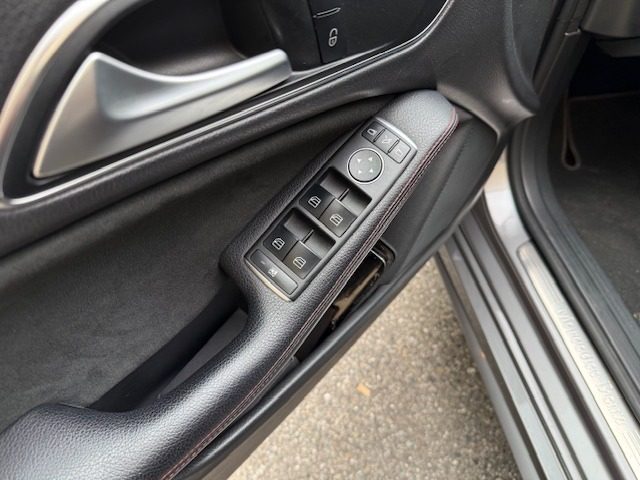 MERCEDES-BENZ CLA 180 usata 11