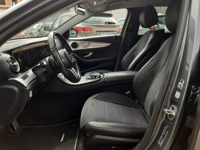 MERCEDES-BENZ E 220 usata, con Sedile posteriore sdoppiato