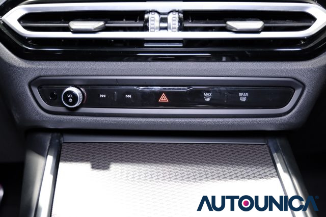 BMW 320 usata, con Sensori di parcheggio anteriori