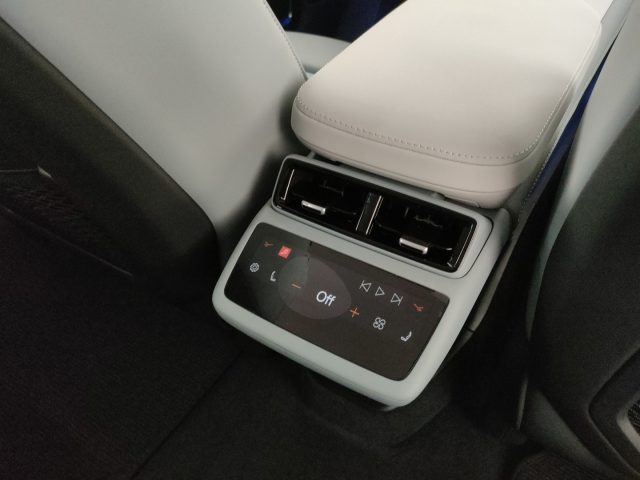POLESTAR Polestar 4 usata, con USB