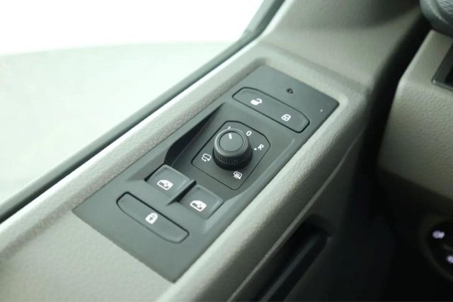 VOLKSWAGEN Caravelle usata, con Climatizzatore