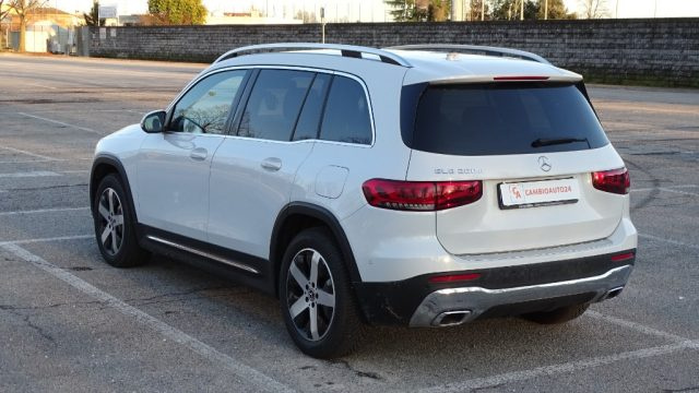 MERCEDES-BENZ GLB 200 usata, con Alzacristalli elettrici