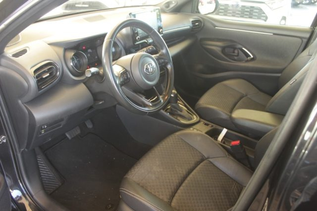 TOYOTA Yaris usata, con Fari LED
