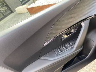 PEUGEOT 2008 usata, con Airbag testa