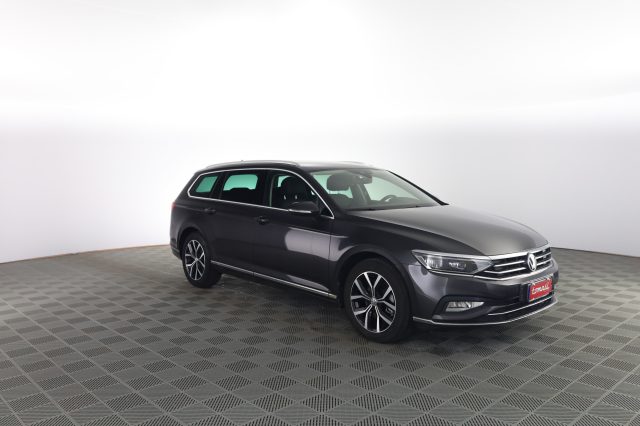 VOLKSWAGEN Passat usata 1