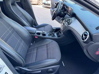 MERCEDES-BENZ CLA 200 usata, con Sedile posteriore sdoppiato