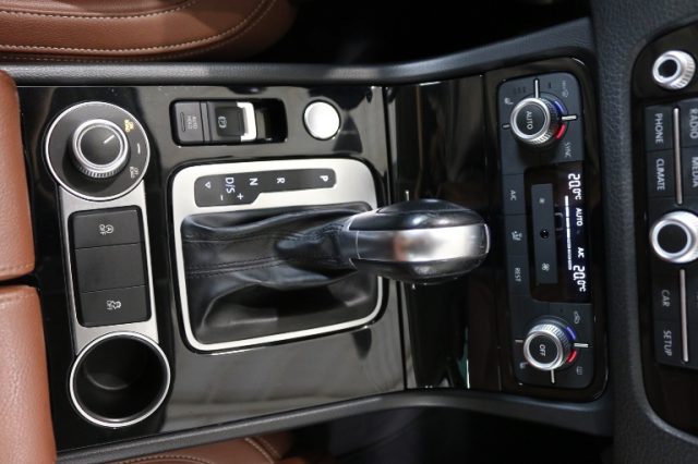 VOLKSWAGEN Touareg usata, con Fendinebbia