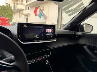 PEUGEOT 2008 usata, con Autoradio digitale
