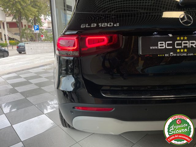 MERCEDES-BENZ GLB 180 usata, con Autoradio digitale
