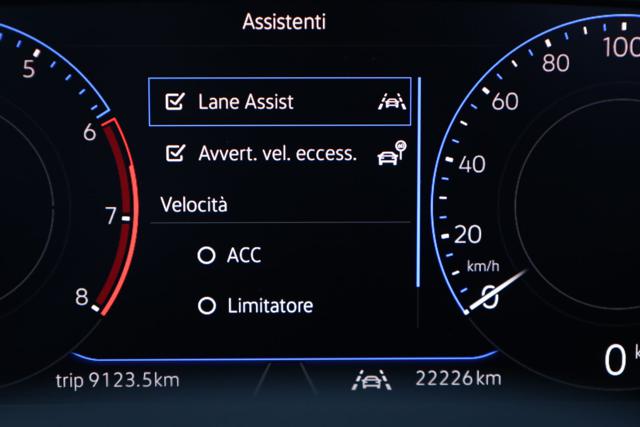 VOLKSWAGEN Taigo usata, con Luci diurne