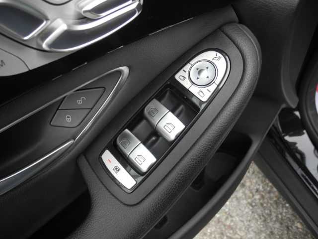 MERCEDES-BENZ GLC 300 usata, con Schermo multifunzione interamente digitale