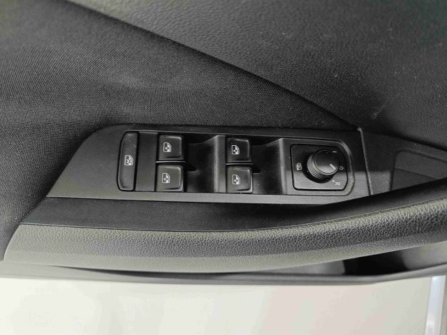 SKODA Kamiq usata, con Sensori di parcheggio posteriori