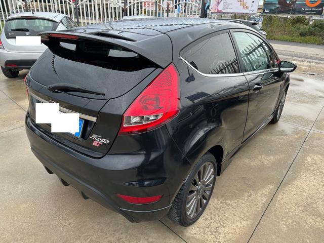 FORD Fiesta usata, con Autoradio