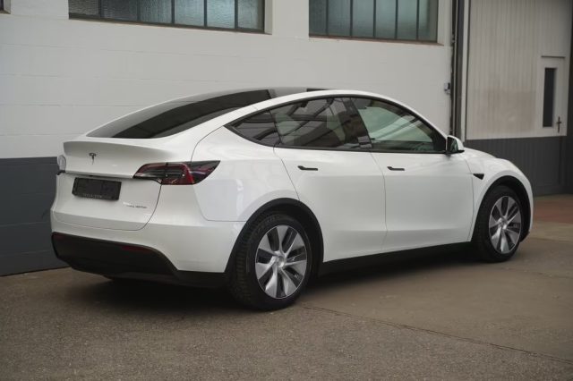 TESLA Model Y usata, con Boardcomputer
